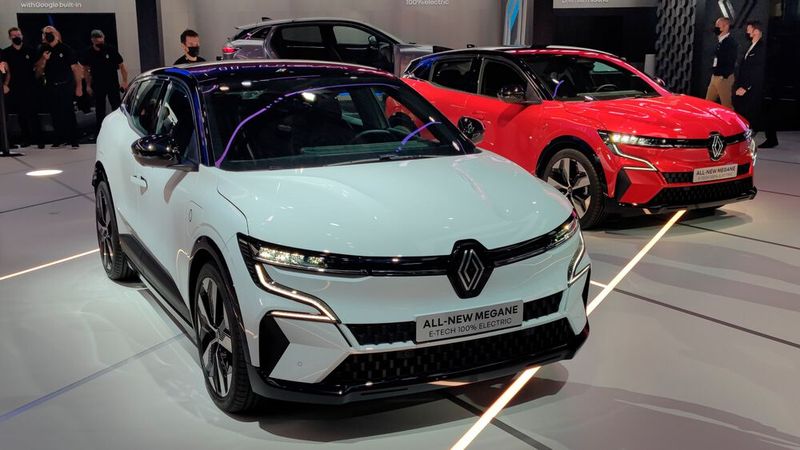 Das wichtige Kompakt-Segment wird in Sachen E-Antrieb bislang vom VW ID.3 dominiert. Nun kommt Konkurrenz in Form des elektrifizierten Franzosen Renault Mégane-e. (Bild: Renault)
