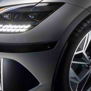 Auch in den Frontscheinwerfern findet sich das Pixel-Thema wieder.(Bild:  Hyundai)