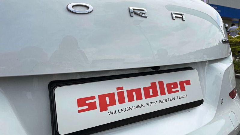 Die Würzburger Autohausgruppe Spindler verkauft jetzt auch Fahrzeuge der China-Marke Ora.(Bild:  Achter – VCG)