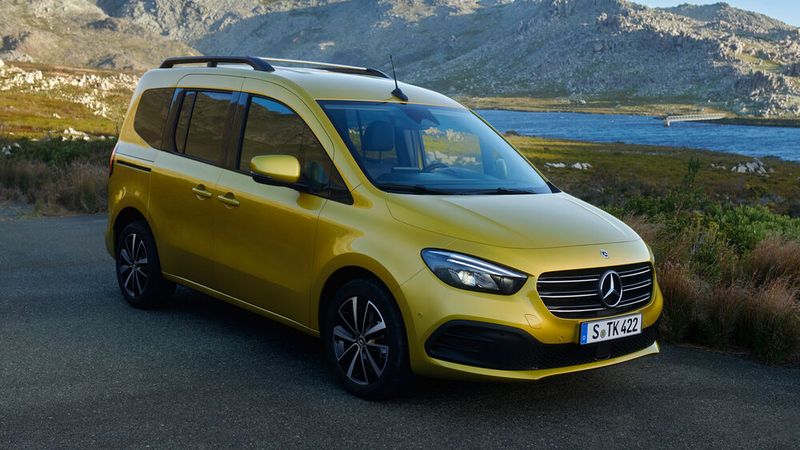 Das Antriebsportfolio ist sachlich orientiert mit jeweils zwei Benzinern und Dieseln. (Bild: Mercedes)