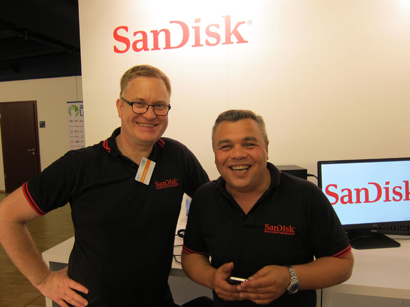 Dietmar Hinze und Jan Christiansen (r.), SanDisk (Bild: IT-BUSINESS)