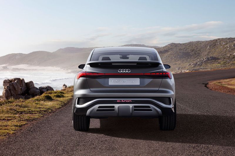Der gewaltige Heckspoiler hingegen zeigt klassische Züge des B3 Coupé aus den 80er- und 90er-Jahren. (Bild: Audi)