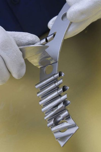 Ganz fein: Die nur Mikrometer dicken Metallfolienschichten können rückstandsfrei entfernt werden. (Archiv: Vogel Business Media)