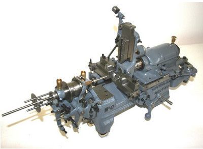 Image d'archive du Musée du tour automatique et d'histoire de Moutier - Tour automatique à poupée mobile Petermann PO avec serrage par chiens, passage de barre 3mm, 1 porte-outil vertical et 1 bascule. (Image: Collection du Musée du tour automatique de Moutier)