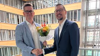 Begrüßung im GVA-Hauptstadtbüro: Mitja Bartsch (l.) und Tobias Kothy. (Bild: GVA)