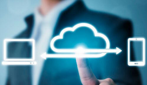 NTT Data, Aurora Labs und NTT ltd. kooperieren jetzt, um die Over-the-Air-Datenübertragung für Updates auf Rekordgeschwindigkeit zu trimmen. Hauptprofiteur wird die Automobilindustrie sein. Lesen Sie hier, was die drei Partner vorhaben.(Bild:  Data-Fox)