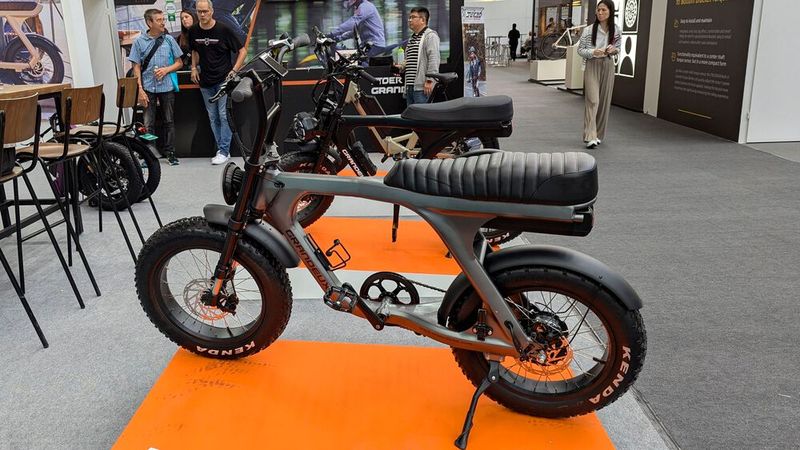 E-Bikes, die aussehen wie Motorräder – auch solche Fahrzeuge waren auf der Eurobike in großer Zahl zu sehen. (Bild: Rosenow – VCG)