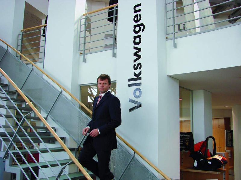 Christian Roth ist als Marketingleiter auch für den Internetauftritt des Autohauses zuständig (Archiv: Vogel Business Media)