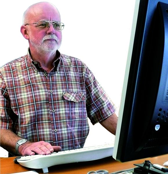 Karl-Heinz Hausch, Prokurist und Betriebsleiter Metalltechnik hat mittlerweile über 40 Jahre Erfahrung in der Blechbearbeitung – fast so lange wie die Kaufmann GmbH & Co. KG existiert. Bild: Kuhn (Archiv: Vogel Business Media)