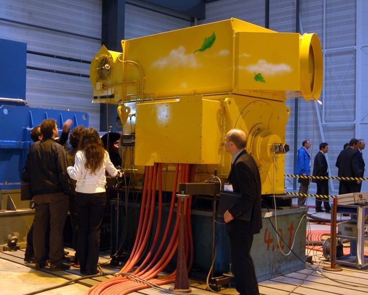 Renommierte Windkraftanlagenhersteller nutzten die Gelegenheit sich über das System Vetacon 2.5 während eines Systemtests zu informieren. (VEM Sachsenwerk)