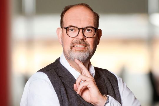 Cornelius Blanke bringt über 25 Jahre Erfahrung in IT und Management mit in seine neue Position bei Loxxess.(Bild:  New Africa/Shutterstock)