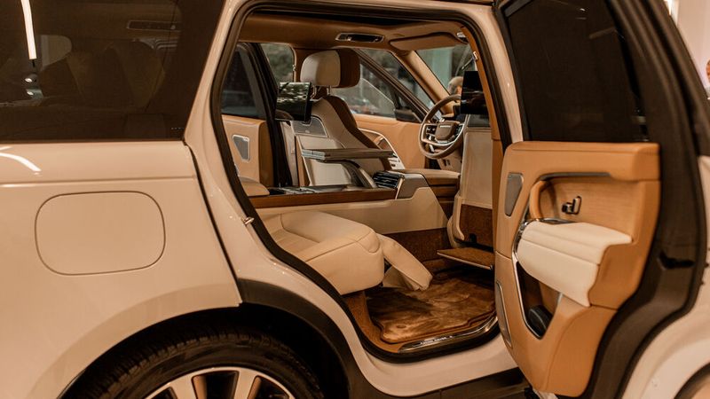 Die Emil-Frey-Gruppe präsentiert in Heilbronn Land-Rover-Fahrzeuge der Submarken Range Rover, Defender und Discovery. (Bild: Jaguar Land Rover)