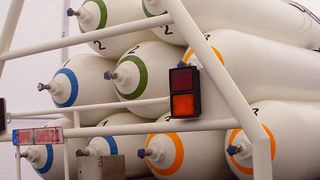 Die Sicherheit von Druckbehältern spielt eine entscheidende Rolle beim Transport und der Speicherung von Wasserstoff. Die BAM hat gemeinsam mit internationalen Experten Empfehlungen zur Druckbegrenzung von Behältern erarbeitet, die jetzt von der UN übernommen wurden. (Bild: BAM)