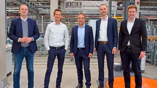 V.l.: Karsten Schüßler-Bilstein und Jan Siekermann (GF Bilstein Group), Alfred Meyer (GF IGZ), Philipp Gropengießer (Gesellschafter IGZ) und Matthias Hecht (Projektleiter IGZ) freuen sich über die erfolgreiche Einweihung des hochautomatisierten Logistikzentrums. (Bild: Bilstein/Sebastian Schürmann)