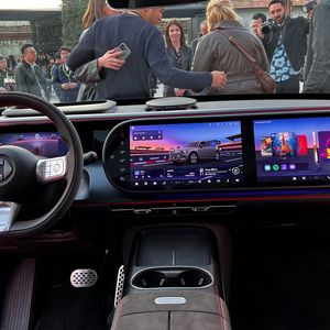 Innen gibt es ein großes Display.(Bild:  Smart)