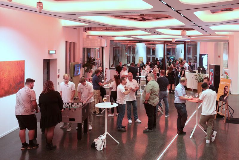 Netzwerken am Abend. (Bild: G Data CyberDefense)