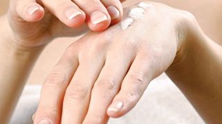 Zukünftige mikrobiotische Kosmetikrohstoffe sollen die Haut besser schützen. (Evonik)