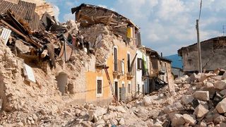 Bei der Rettung von Verschütteten nach einem Erdbeben kommt es auf jede Sekunde an – mit einem an einer Drohne angebrachten Sensorsystem soll diese nun schneller und effizienter erfolgen. (Bild: gemeinfrei)