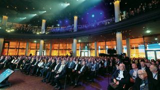 Wie schon 2025 erwarten ZDK und BIV wieder viele Gäste zu ihrem Neujahrsgipfel, der zum zweiten Mal im Gasometer in Berlin und im Anschluss an den DAT-Report stattfindet. (Bild: Christian Kruppa)