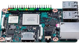Das Tinker Board von Asus soll dem populären Raspberry Pi Konkurrenz machen. (Bild: Farnell)