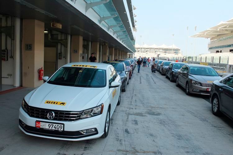 Auf der Rennstrecke Yas Marina Circuit in Abu Dhabi stellte Gite Tire sein Line-up für den Sommer vor. (Rosenow / »kfz-betrieb«)