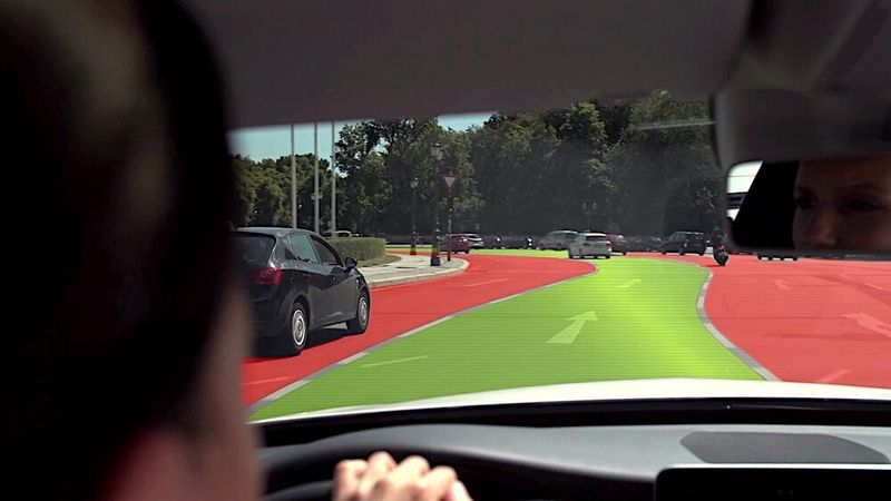 Unter dem Motto „Smart Engineering for Smart Mobility“ präsentiert der Berliner Engineering-Partner IAV intelligente Entwicklungen für zukünftige Mobilität. Auf der CES 2020 zeigt IAV mit vier Showcases, welche Möglichkeiten und Potenziale sich durch Automatisierung, Vernetzung und KI für smarte Mobilität ergeben. So wird mit dem neuen Navigationskonzept Smart Guide von IAV die Suche nach der richtigen Route durch unbekanntes Gebiet zum Kinderspiel, ohne den Blick von der Straße wenden zu müssen und ohne Sprachansagen. Dabei wird die Routenführung auf die Frontscheibe projiziert – für den Fahrer scheint sie dank Augmented Reality direkt auf der Straße zu liegen. Auch besonders komplexe Kreuzungen, Kreisverkehre oder mehrspurige Strecken werden mit Smart Guide spielend einfach überwunden. (IAV)