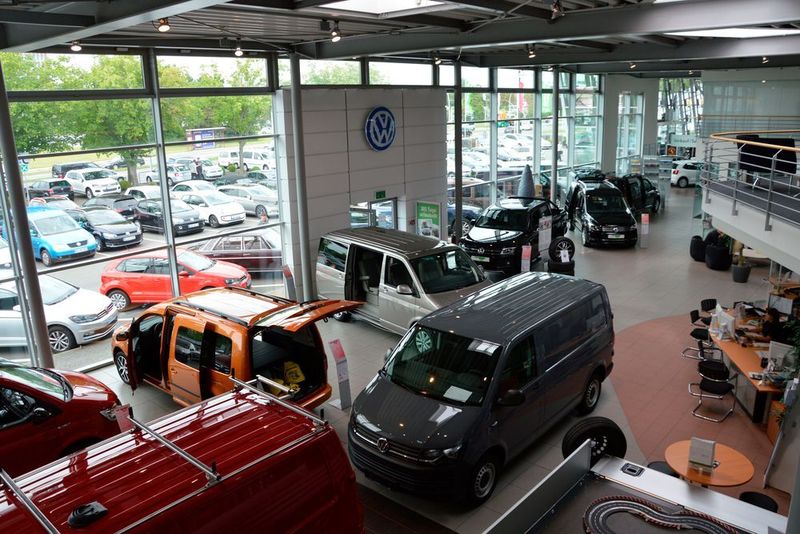 Auch die Nutzfahrzeuginteressenten können ein großes Angebot begutachten. (Achter)