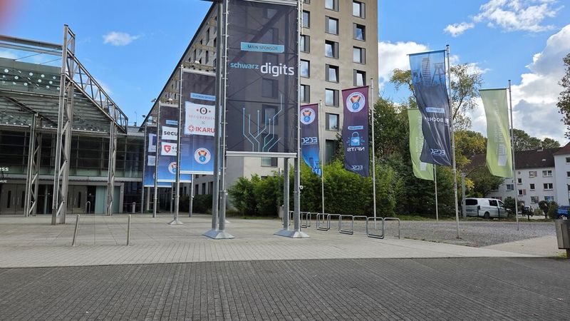 2026 ist Deutschland Gastgeberland der European Cybersecurity Challenge. Sie findet im RuhrCongress Bochum statt. (Bild: Bochum Wirtschaftsentwicklung | Donna & der Blitz)