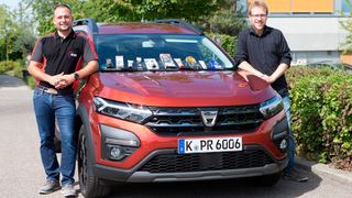 Die Tester von KÜS und „Auto Bild“ nahmen zehn Kratzerpolituren in der Preisspanne zwischen 6,09 und 20,99 Euro unter die Lupe. (Bild: KÜS/Sveinn Gunnar Baldvinsson)