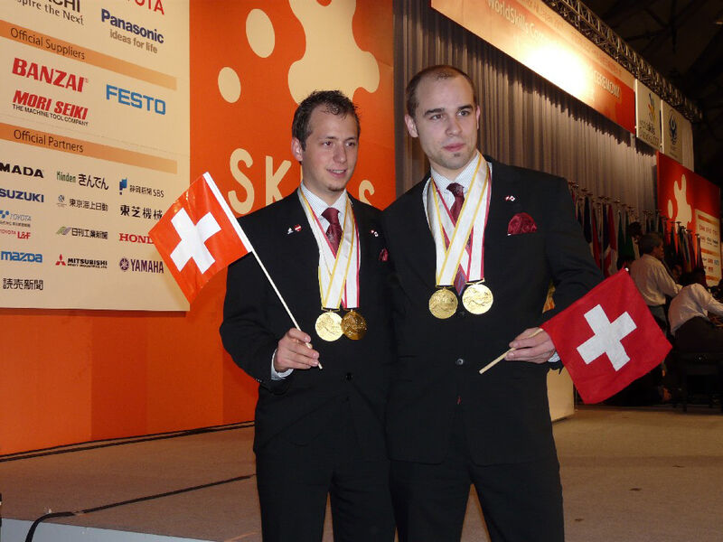 Ciril Stefanini und Adrian Trachsel haben zwei Goldmedaillen gewonnen: Gold in Mechatronik und Gold für „Best of Nation“ (die besten Goldmedaillengewinner der Schweiz). (Archiv: Vogel Business Media)