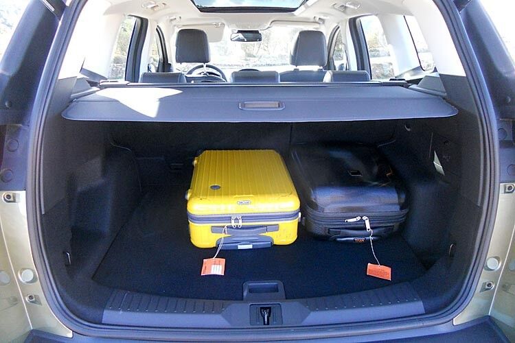 Hinzu kommt das um 46 Liter gewachsene Gepäckabteil mit einer nochmals verbesserten Zugänglichkeit. Die geteilten Rücksitzlehnen können mit einem Handgriff umgeklappt werden und ergeben dann eine ebene Ladefläche. (Foto: Auto-Medienportal.Net)