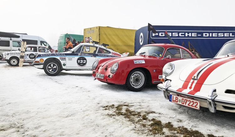 1952 startete in Zell am See das erste Eisrennen. Da war der Porsche 356 noch brandeu. (Bild: Matthias Knödler)