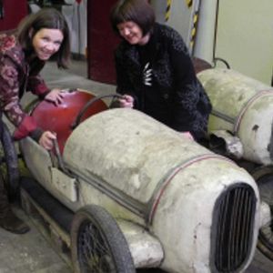 Die Töchter des Konstrukteurs bei der Präsentation der „Scheunenfunde“ in Hamburg.(Foto:  yourmove)