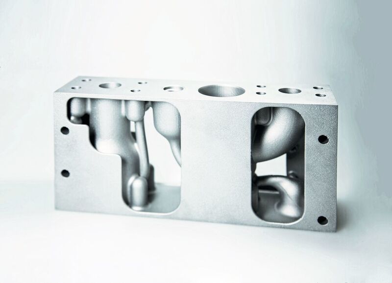 With this hydraulic block for a hydraulic circuit, Solidteq was able to reduce weight by 56 % and increase performance by 260 %. (Solidteq)