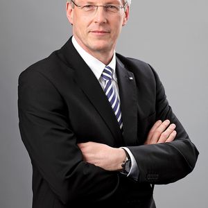 Manfred Stern, Europageschäftsführer der Yaskawa Europe GmbH: „Zehn Jahre wartungsfreier Betrieb ist die Vorgabe, die unsere Entwicklungsingenieure beim Design von Umrichtern zu erfüllen haben.“