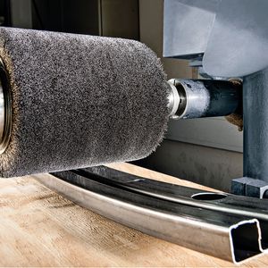 Oft ist es erwünscht, einen intensiven Bürsteffekt zu erhalten. Hier bieten sich besonders Walzenbürsten an.