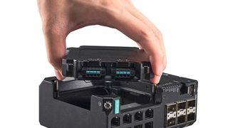 Die Layer-2 Managed Switches der Serie EDS-4000/G4000 von Moxa sind u. a. nach IEC 62443-4-2 Security Level 2 zertifiziert und bieten neben industrietauglicher Zuverlässigkeit und Netzwerkredundanz auch umfangreiche Sicherheitsfunktionen.  (Bild: Moxa)