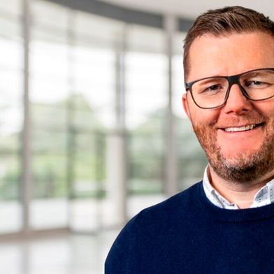 James Baker, Vice President Cloud & Marketplace bei der Infinigate Group (Bild: Infinigate Group / bearbeitet mit Canva)