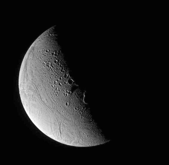 Enceladus – der Eismond des Saturn – aus 141.000 Kilometern Entfernung von der Raumsonde Cassini aufgenommen.(Bild:  NASA, JPL | Space Science Institute)