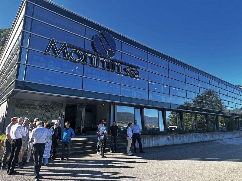 L'équipe des journalistes au petit matin prête à visiter l'entreprise Monnin SA. (Source : Margaux Pontieu)