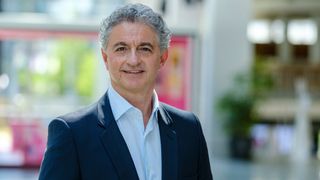 Adel Al-Saleh, Vorstandsmitglied Deutsche Telekom AG und CEO T-Systems: „Sichere digitale Identitäten sind ein Quantensprung für alles, was wir im Internet tun. Wer sich eindeutig im Internet identifiziert, schafft Vertrauen. Davon profitieren nahezu alle Lebensbereiche.“ (© Deutsche Telekom AG/Norbert Ittermann)