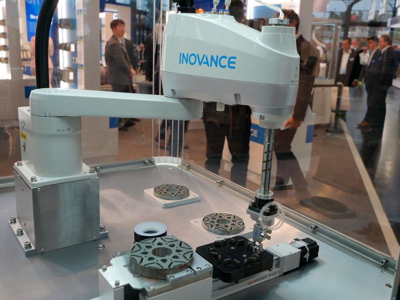 Bei Inovance handelt es sich um einen chinesischen Automatisierer, der nun auch den europäischen Markt bedienen möchte. Erste Niederlassungen gibt es in den Niederlanden und Großbritannien, produziert werden soll in Ungarn. Zu den Produkten, die in der EU vertrieben werden sollen, gehören unter anderem Pick-and-Place-Systeme.   (Bild: Sandro Kipar/VCG)