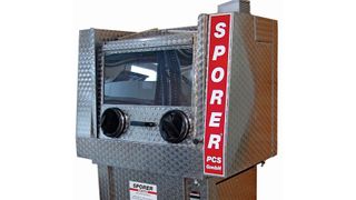 Sporer beschäftigt sich momentan mit der Optimierung bestehender Systeme, wie dieser Hochdruck-Reinigungskabine Powerbox, die unter anderem bedienerfreundlicher geworden ist. (Sporer PCS)