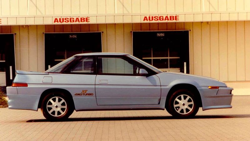 Hierzuland war und ist der XT ein absoluter Exot. Zum Stichtag 1. Januar 2024 waren in Deutschland laut KBA gerade noch 16 Subaru XT angemeldet. Insgesamt fand der Wagen seinerzeit nur 1.056 Käufer. (Bild: Subaru)