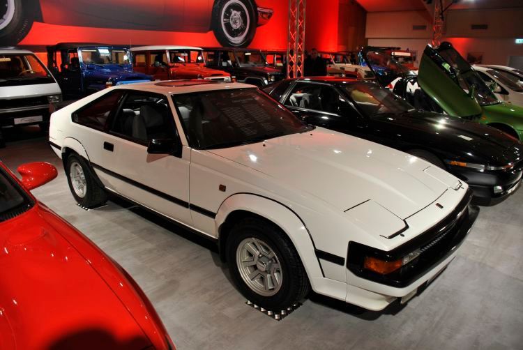 Sexappeal: Der Celica Supra war dank seines Sechszylinders und klassischem Heckantrieb ein überaus beliebtes Modell bei sportlich ambitionierten Fahrern. Und zugleich war er Toyota-typisch robust. (Bild: Dominsky)
