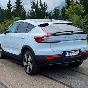 Das coupéhafte Außendesign ist unverändert geblieben.(Bild:  Volvo)