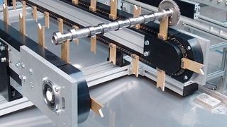 Auf der Motek 2017 zeigt Maschinenbau Kitz unter anderem das neue taktfähige Kettenumlaufsystem TKU 2040.  (Maschinenbau Kitz )