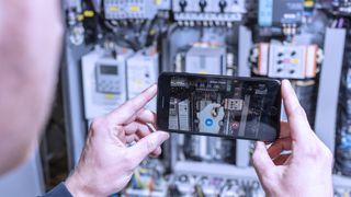 xmreality-remote-guidance-on-smartphone-3 (Quelle: XMReality)