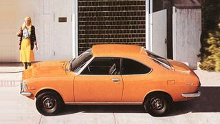 Vor 50 Jahren ging Mazda Deutschland an den Start. Mit dabei: Der Vor-Vorgänger des aktuellen Mazda 6, der 616. Er schaffte 1973 den Sprung nach Deutschland. Lieferbar war er als Stufenhecklimousine und als Coupé. (Bild: Mazda)
