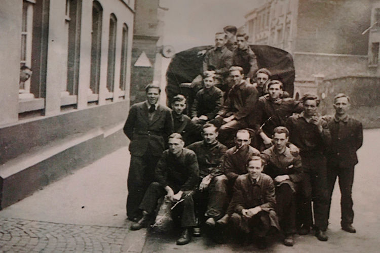 Ein Foto von der dortigen Belegschaft von 1941. (Autohaus Thüllen)